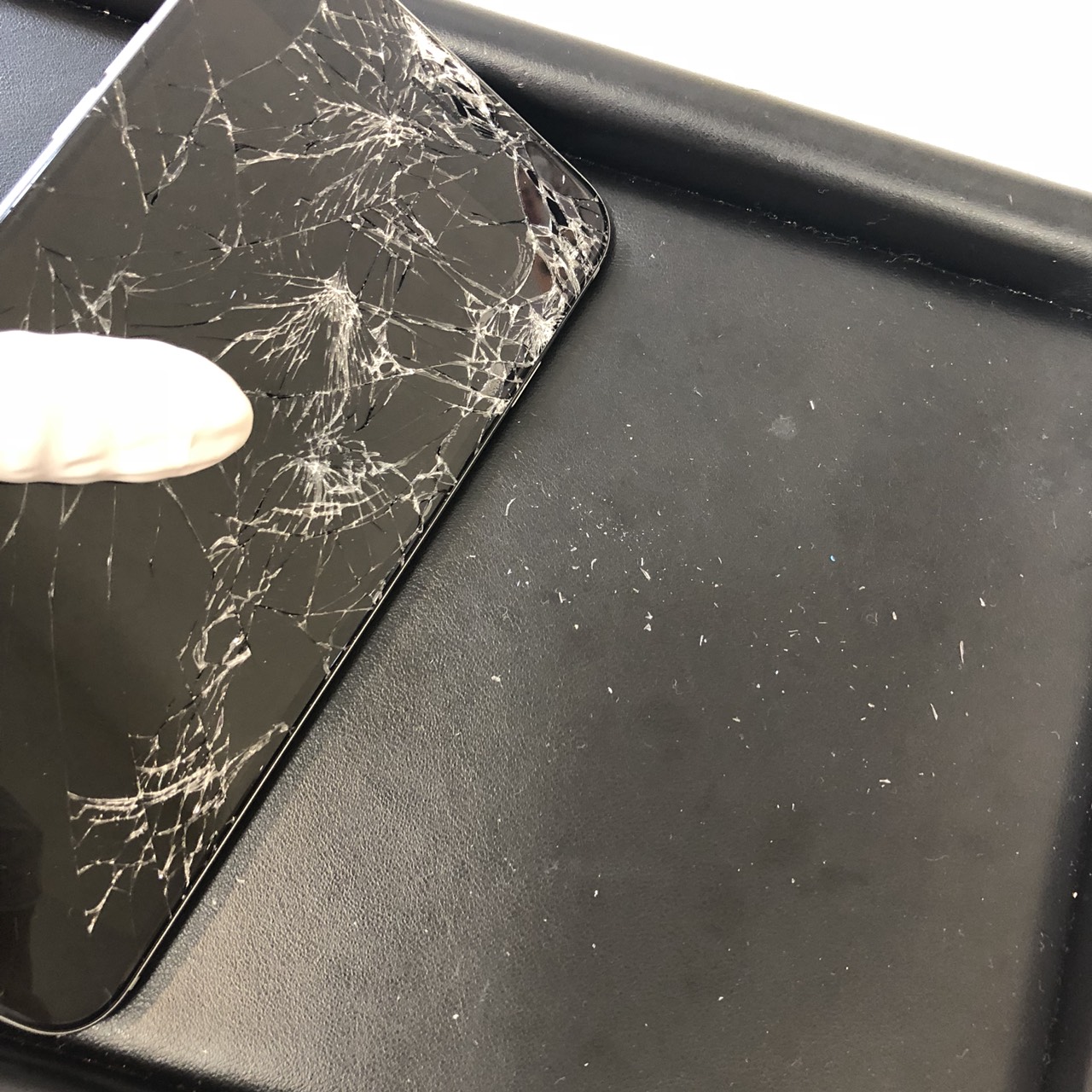 （iPhone）ガラスの破片
