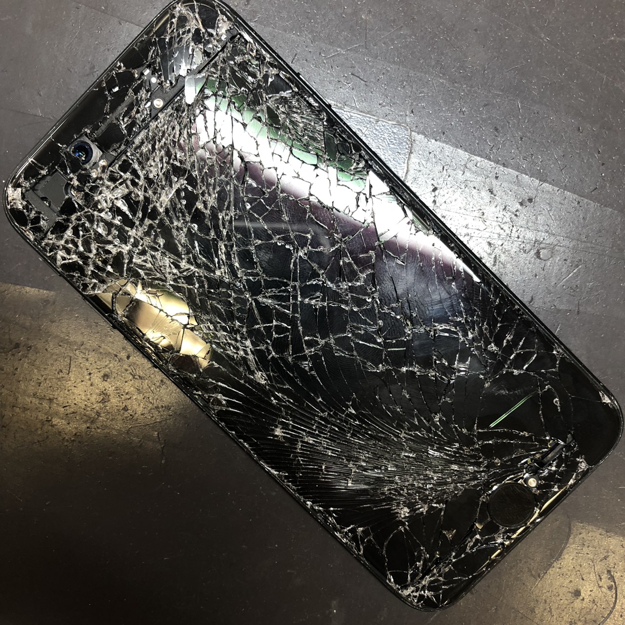 iPhone7の液晶破損