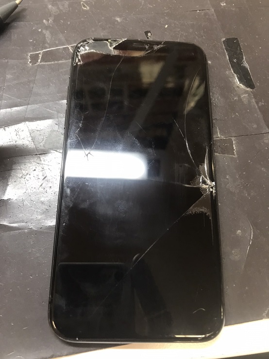 修理前のiPhoneXピクチャ