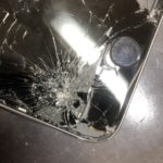 穴が空いたiPhone6s。スマップル鹿児島店で修理できます♪