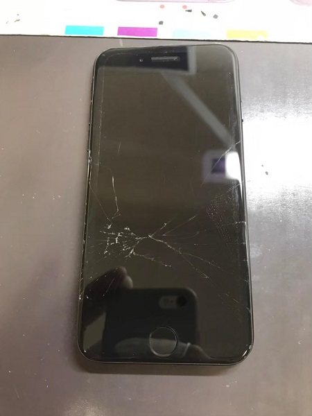 修理前iPhone8