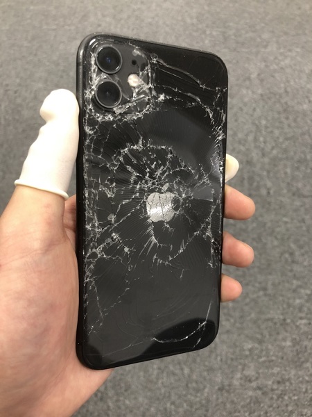 破損iPhone画像
