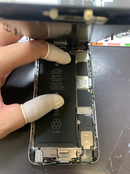 修理中　iPhone
