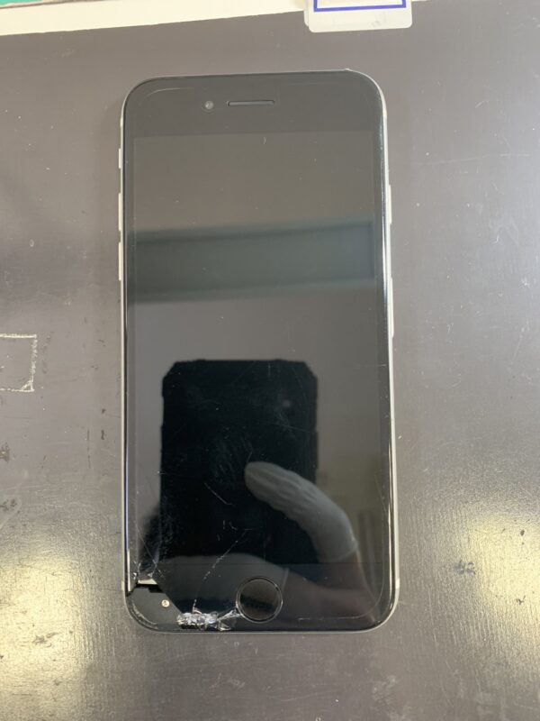 ガラスが剥がれてしまったiPhoneSE2